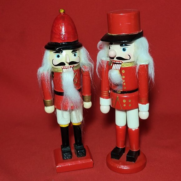 VTG Wooden Nutcracker Christmas Decor Set of 2 - Picture 13 of 13